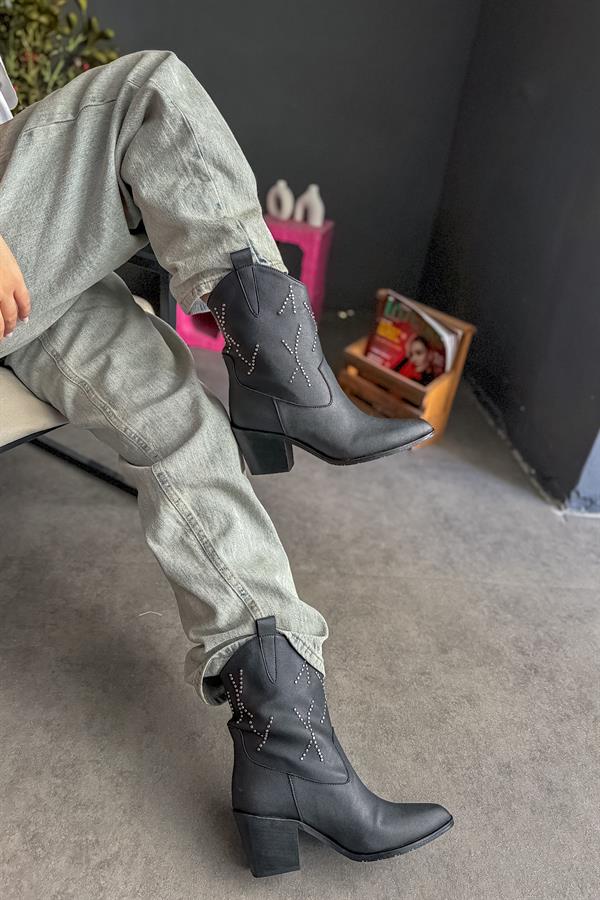 Berceste Siyah Taş Desen Detaylı Kadın Bot