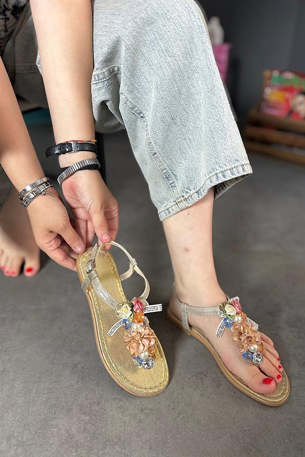 Bethan Gold Gül Detaylı Kadın Sandalet