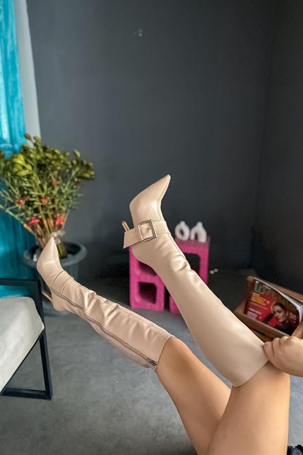 Boob Bej Cilt Büyük Toka Detaylı Kadın Çizme