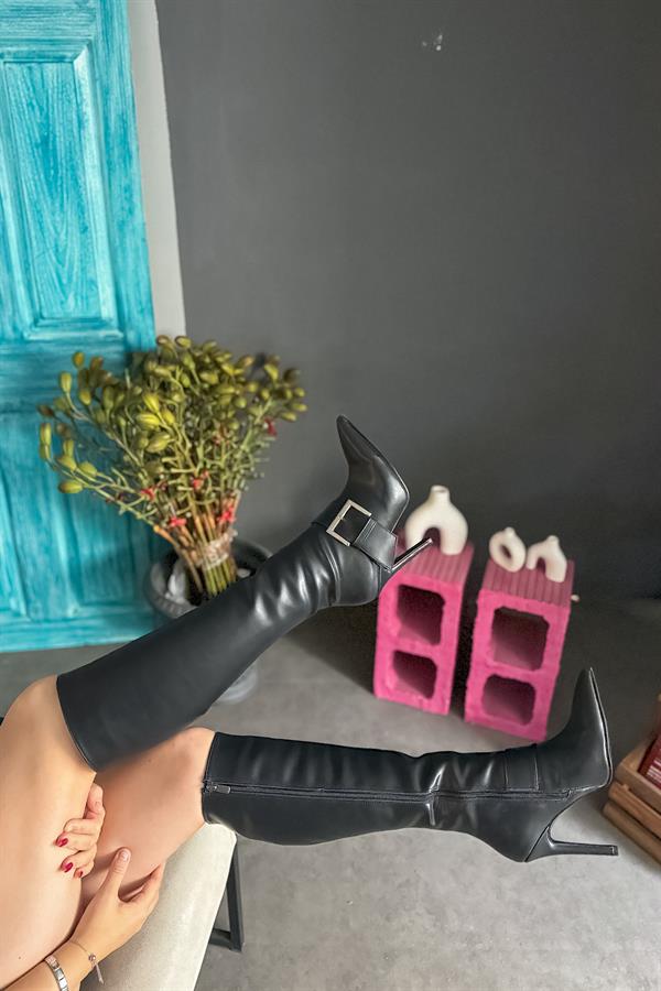 Boob Siyah Cilt Büyük Toka Detaylı Kadın Çizme