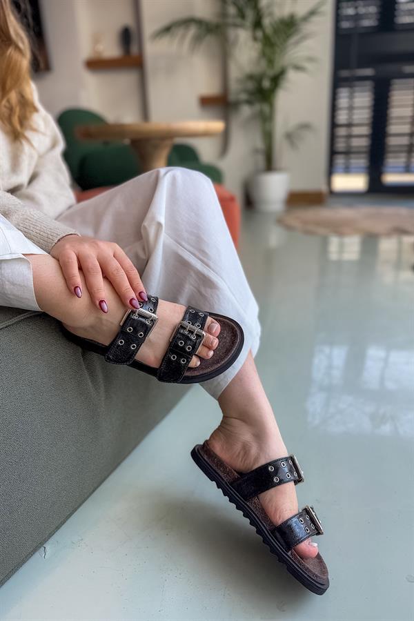 Brice Siyah Rugan Çift Toka Detaylı Kadın Terlik