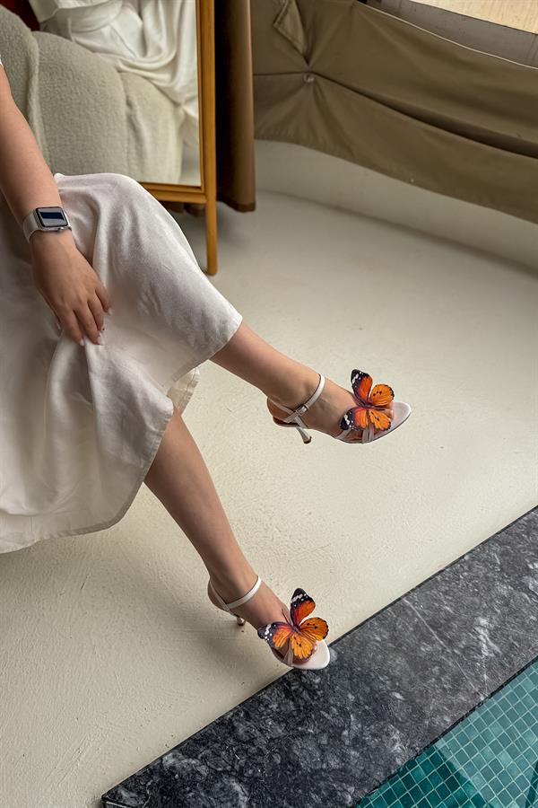 Butter Beyaz Turuncu Kelebek Detaylı Kadın Topuklu Ayakkabı
