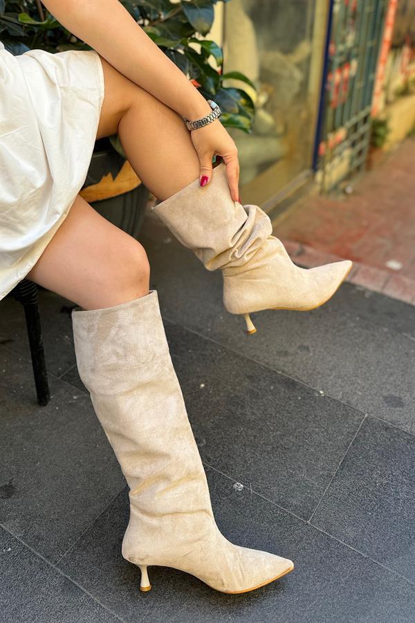 Caleb Bej Süet Büzgü Detaylı Kadın Çizme
