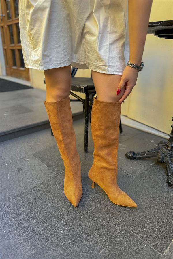 Caleb Taba Süet Büzgü Detaylı Kadın Çizme