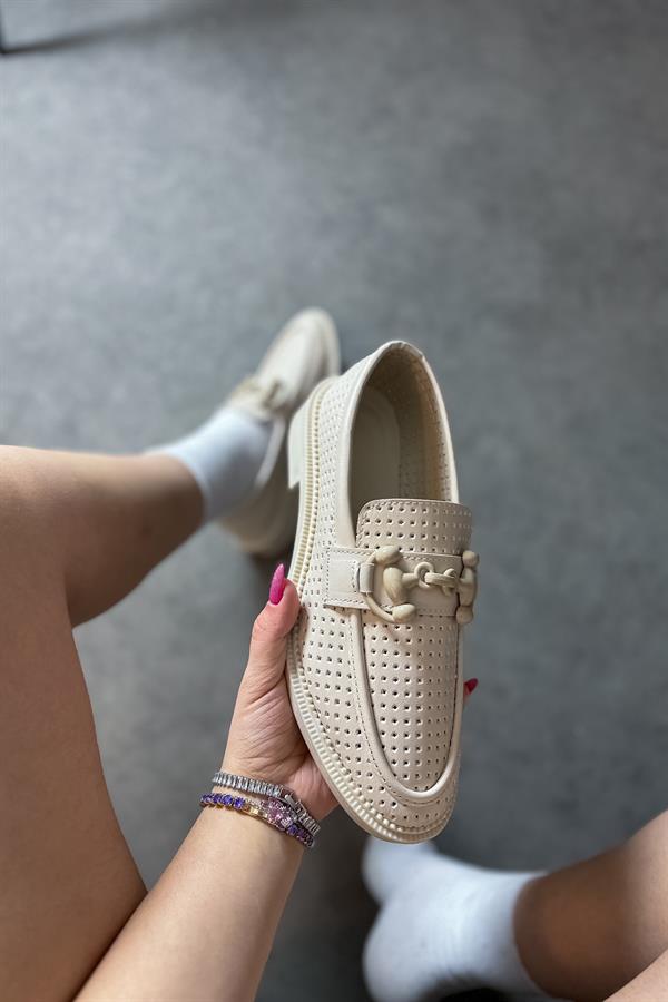 Charles Bej Cılt Delık Detaylı Tokalı Kadın Loafer Ayakkabı