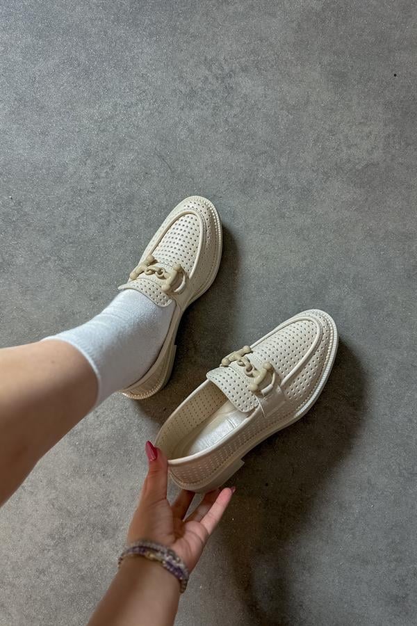 Charles Bej Cılt Delık Detaylı Tokalı Kadın Loafer Ayakkabı