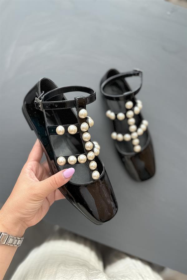 Chiris Siyah Rugan İnci Detaylı Kadın Babet