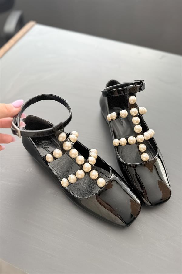 Chiris Siyah Rugan İnci Detaylı Kadın Babet