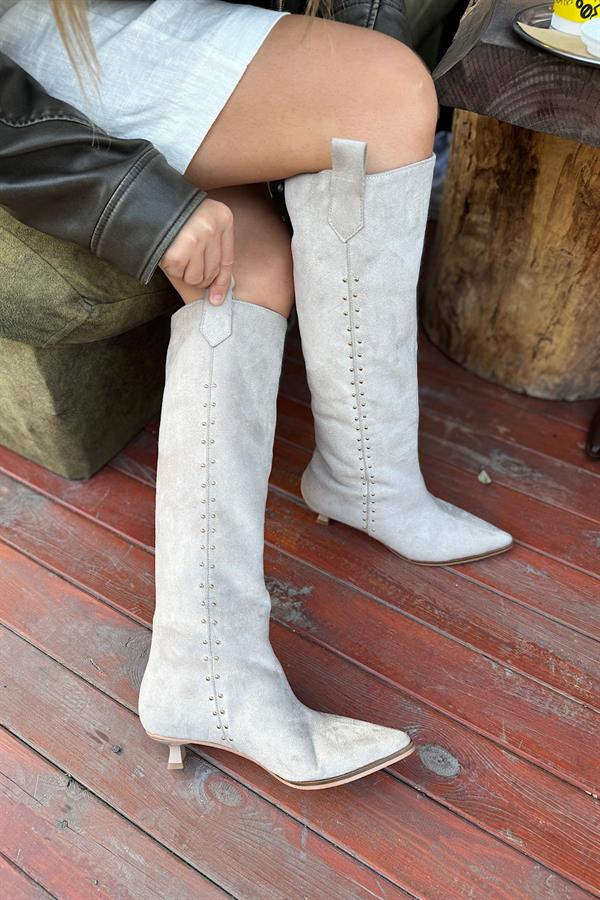 Cily Bej Süet Gold Pim Detaylı Kadın Topuklu Çizme