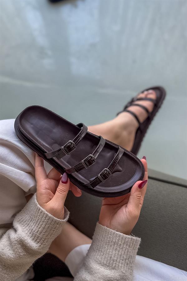 Delma Acı Kahve Üç Biyeli Kadın Topuklu Terlik