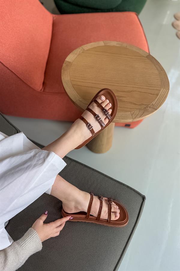 Delma Taba Üç Biyeli Kadın Topuklu Terlik