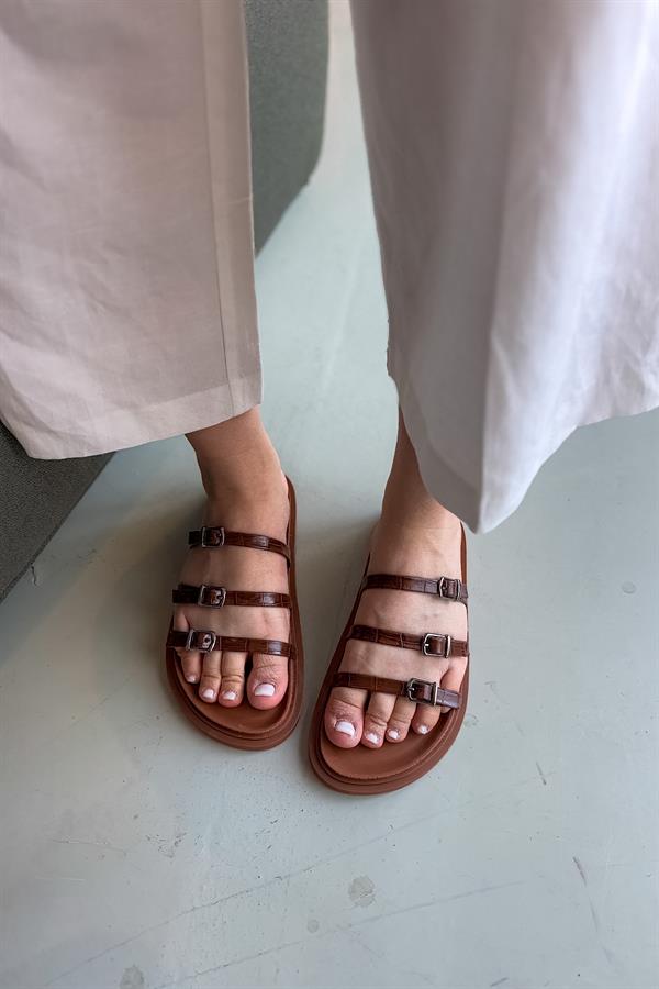 Delma Taba Üç Biyeli Kadın Topuklu Terlik