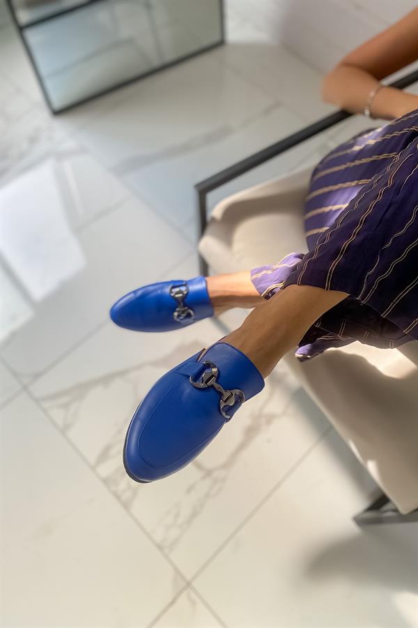 Estelya Mavi Deri Tokalı Kadın Terlik