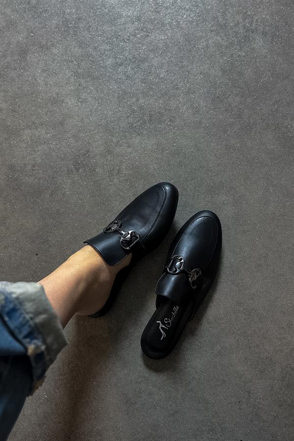 Estelya Siyah Deri Tokalı Kadın Terlik