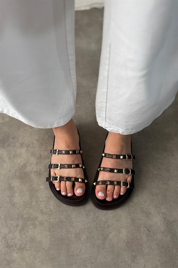 Eyte Acı Kahve Cilt Gold Zımba Detaylı Kadın Terlik