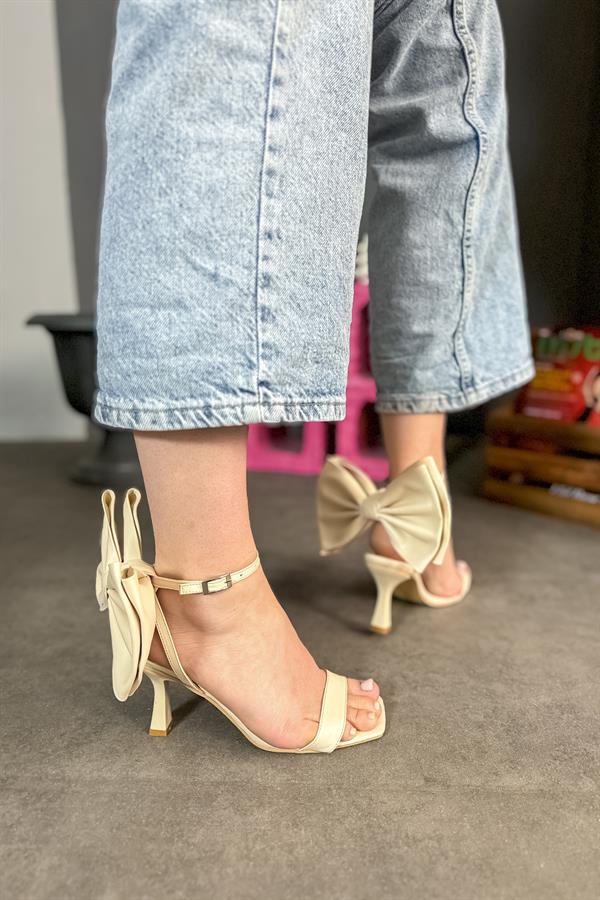 Fiyon Bej Fiyonk Detaylı Kadın Topuklu Ayakkabı