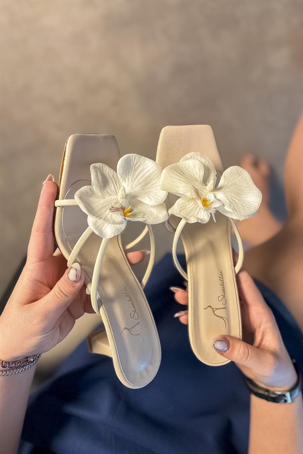 Flaw Bej Çiçek Detaylı Kadın Terlik