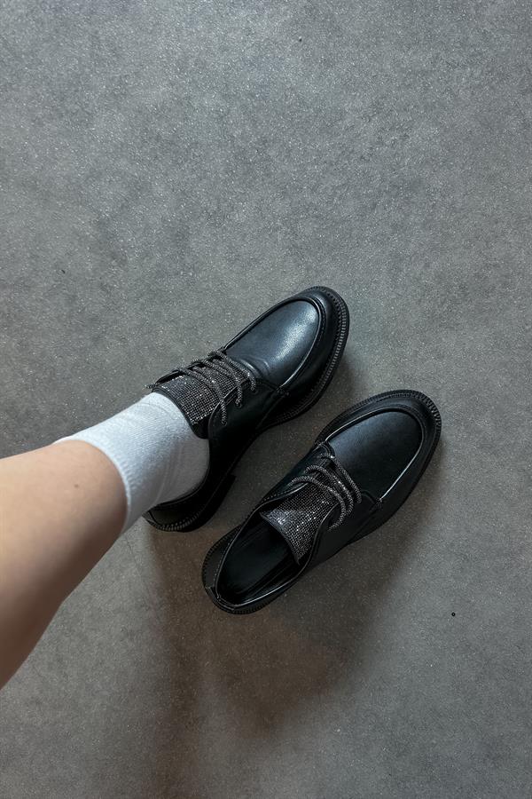 Galina Sıyah Cılt Taş Detaylı Kadın Loafer Ayakkabı