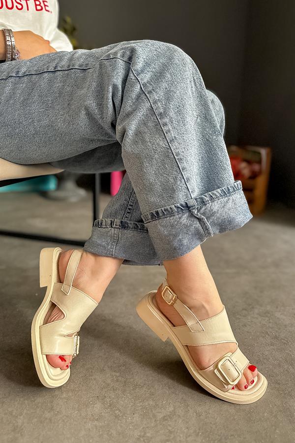 Goldiee Bej Çift Kemer Detaylı Kadın Sandalet