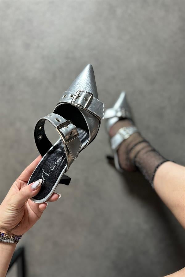 Gren Gümüş Çift Tokalı Kadın Terlik