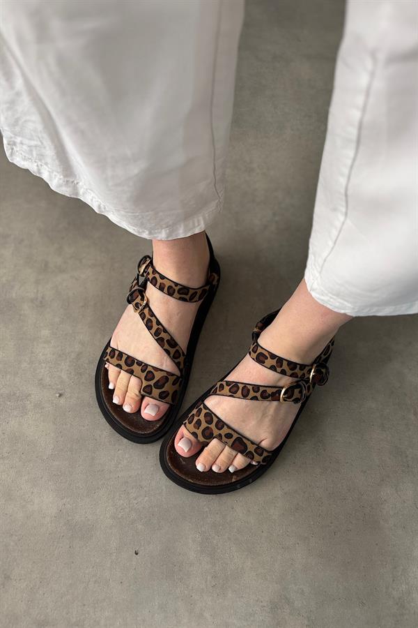 Hessa Leopar Parmak Arası Detaylı Kadın Sandalet
