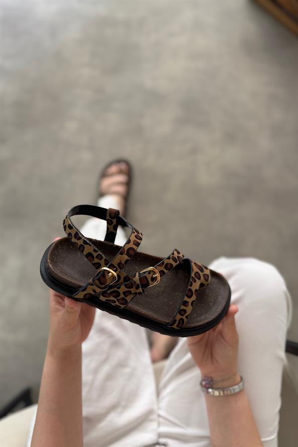 Hessa Leopar Parmak Arası Detaylı Kadın Sandalet