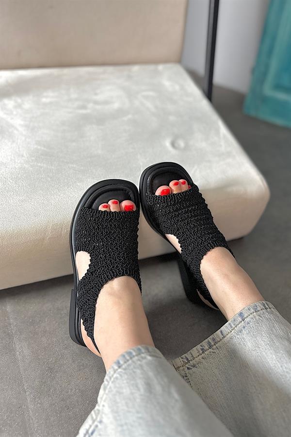 Hory Siyah Deri Örgü Detaylı kadın Sandalet