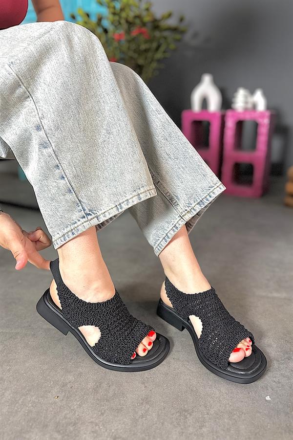 Hory Siyah Deri Örgü Detaylı kadın Sandalet