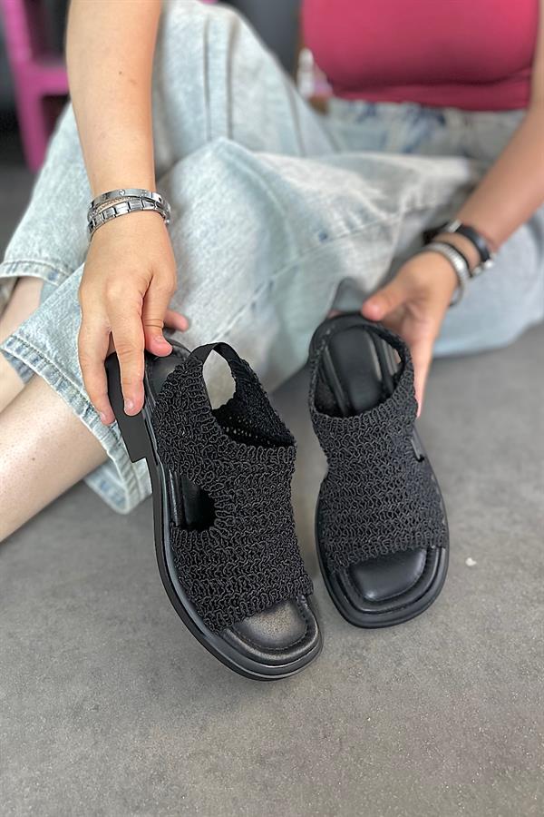 Hory Siyah Deri Örgü Detaylı kadın Sandalet