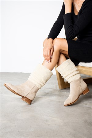 Kaila Bej Kürklü Kadın Bot