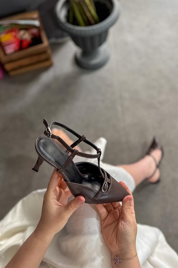 Kesai Acı Kahve Cilt Toka Detaylı Kadın Topuklu Ayakkabı