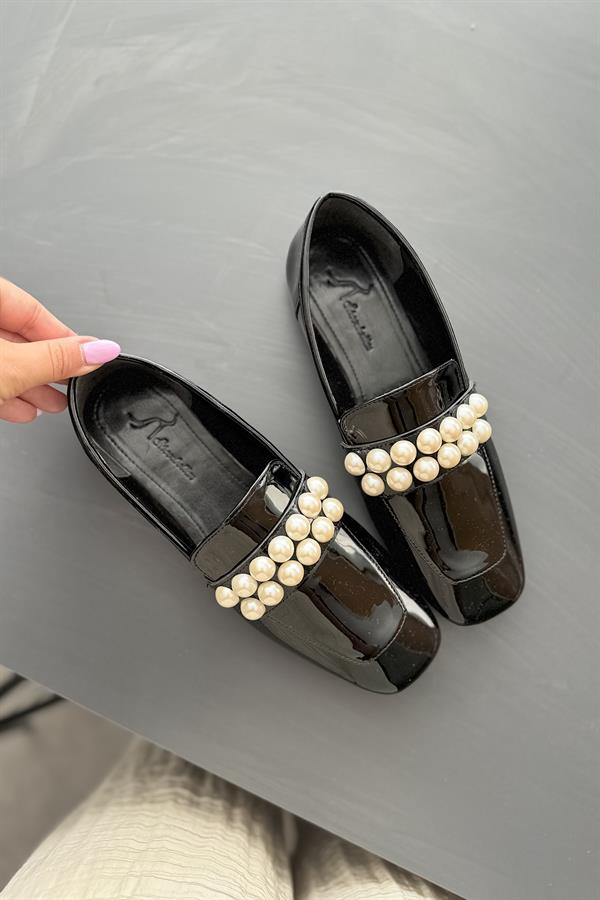 Kies Siyah Rugan İnci Detaylı Kadın Babet