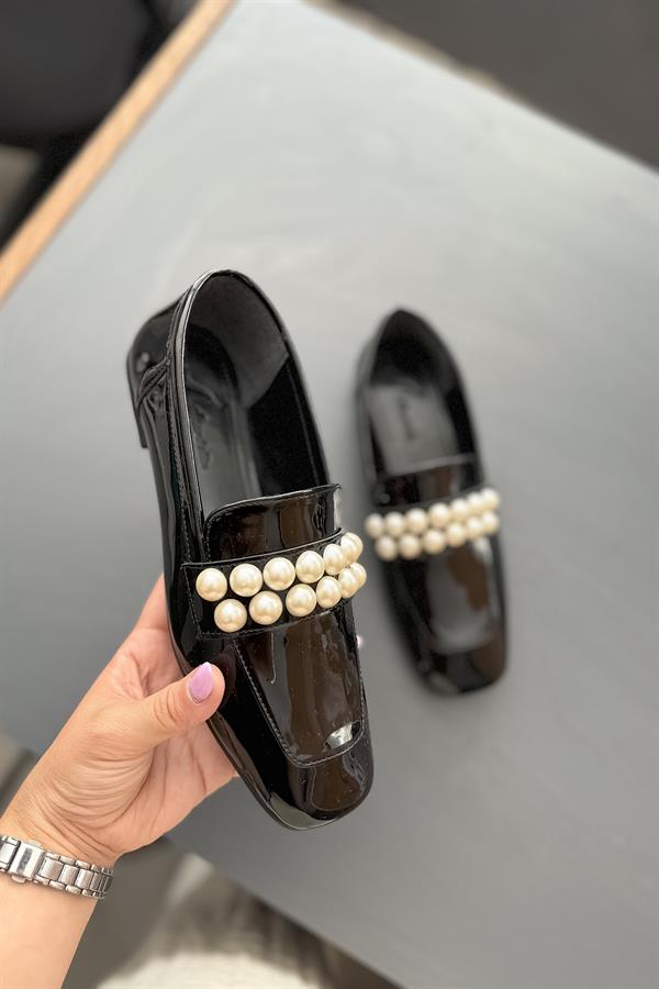 Kies Siyah Rugan İnci Detaylı Kadın Babet