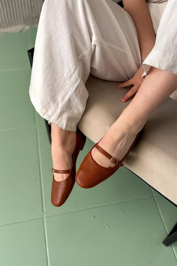 Kina Taba Hakiki Deri Tek Biye Detaylı Kadın Babet