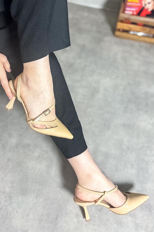 Klas Bej Rugan Dekolte Detaylı Kadın Topuklu Ayakkabı