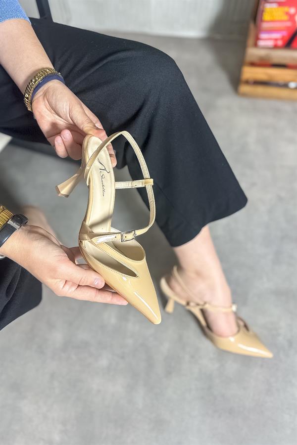 Klas Bej Rugan Dekolte Detaylı Kadın Topuklu Ayakkabı