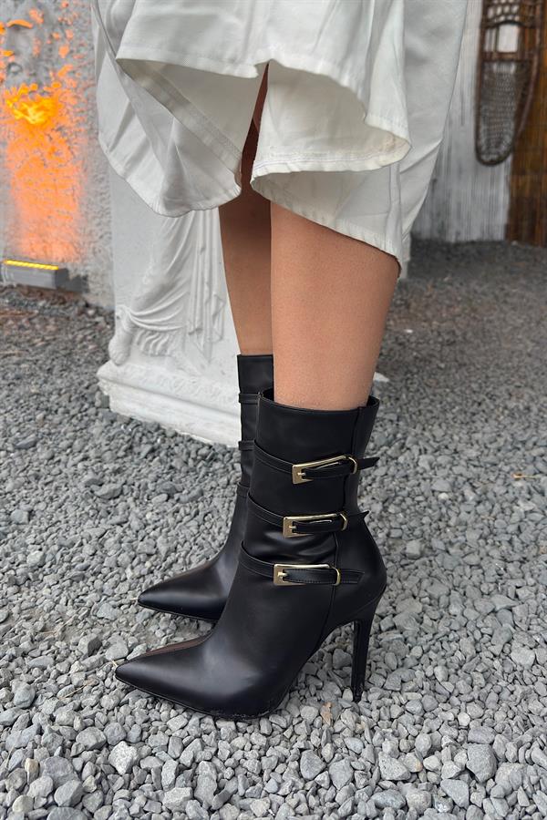 Korn Siyah Cilt Kemer Detaylı Kadın Topuklu Bot