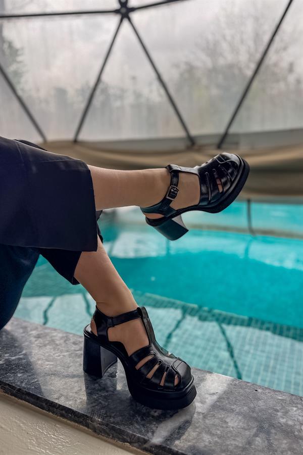 Lalli Siyah Kafes Detaylı Kadın Sandalet