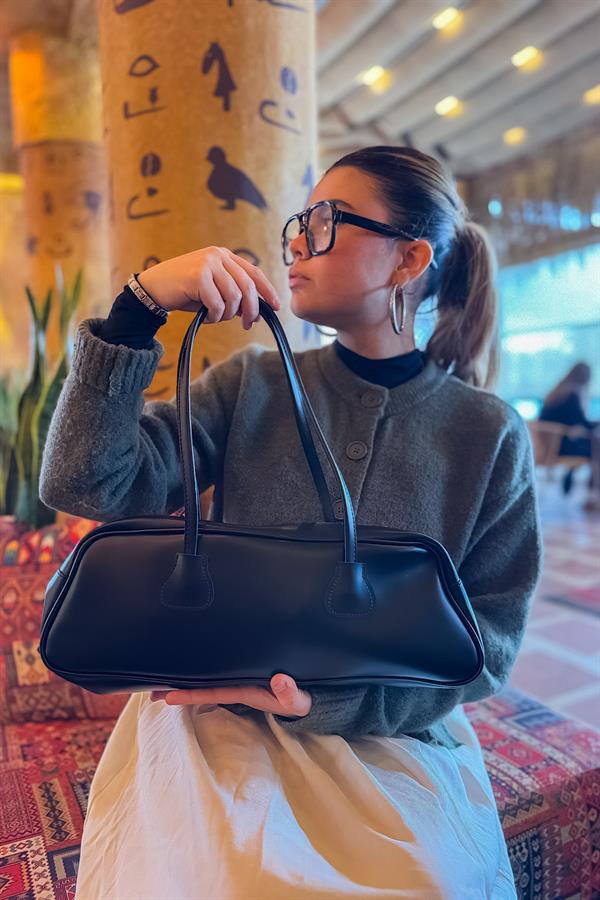 Lor Siyah Mat Dikdörtgen Kulplu Çanta