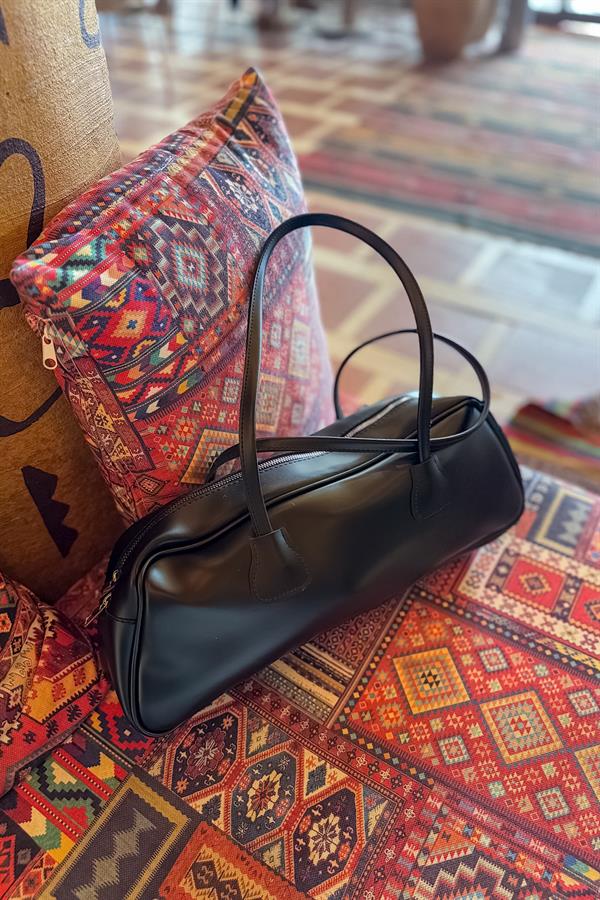 Lor Siyah Mat Dikdörtgen Kulplu Çanta