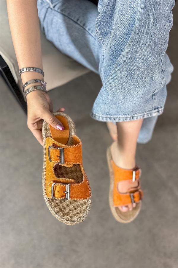 Luster Turuncu Süet Çift Toka Detaylı Kadın Terlik