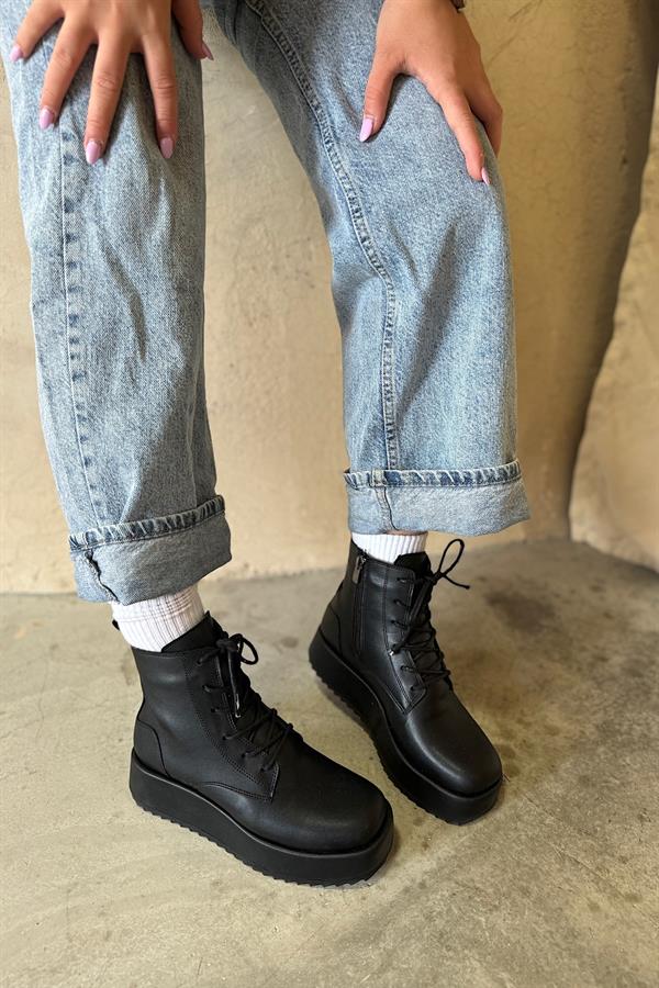 Maddox Sİyah Bağcıklı Fermuar Detaylı Kadın Bot