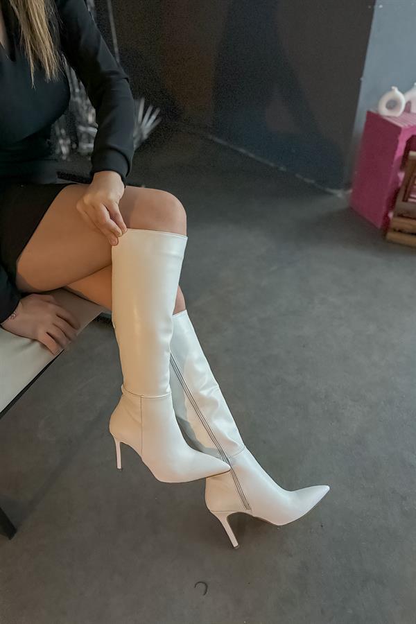 Mek Beyaz Cilt Fermuarlı Kadın Çizme