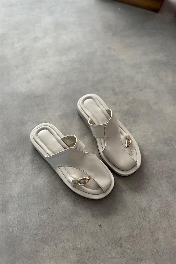 Mendan Bej Gold Toka Detaylı Kadın Sandalet