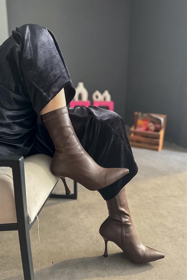 Mesia Acı Kahve Cilt Streç Fermuarlı Kadın Topuklu Bot