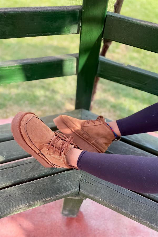 Metta Taba Bağcıklı Kürklü Kadın Bot