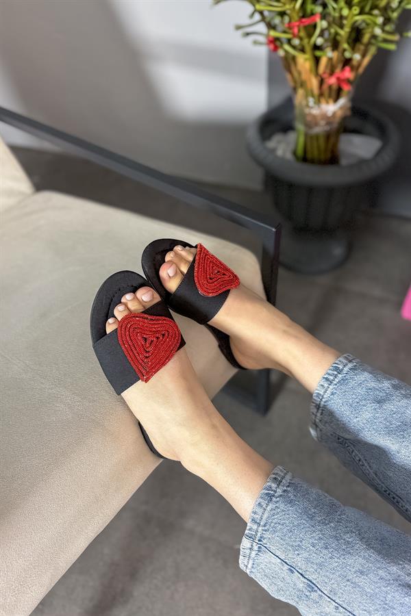 Mika Siyah Kırmızı Kalp Detaylı Kadın Terlik