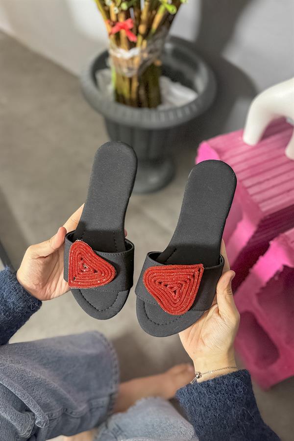 Mika Siyah Kırmızı Kalp Detaylı Kadın Terlik