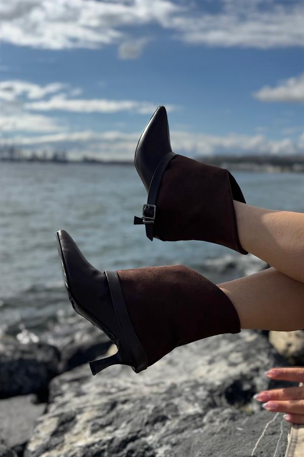 Mikron Acı Kahve Cilt Kemer Detaylı Kadın Topuklu Bot