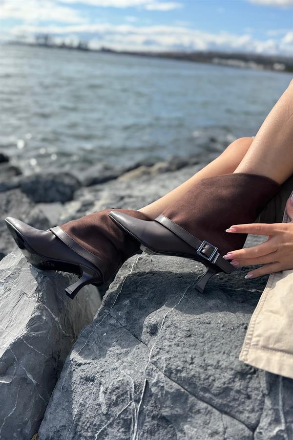 Mikron Acı Kahve Cilt Kemer Detaylı Kadın Topuklu Bot